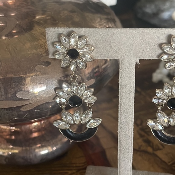 White House Black Market 2 1/2 inch floral black and clear crystal chandelier - Picture 7 of 10